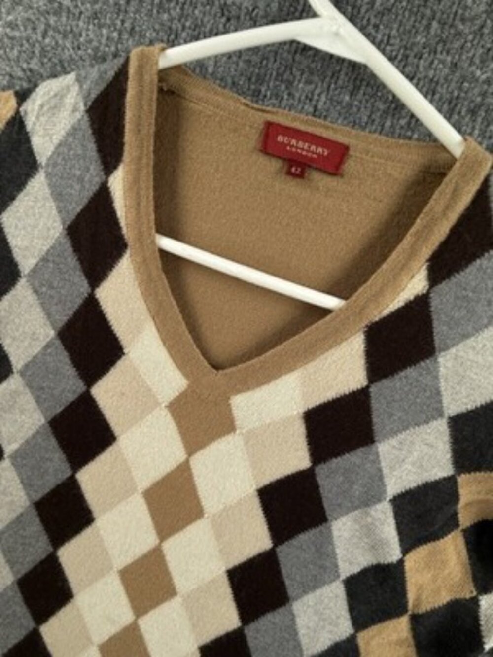 Burberry 42 Wool Logo Pullover V-Neck Long Sleeve Sweater Beige Gray Preppy Knit - Picture 4 of 16